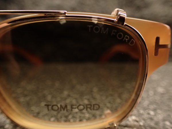 TOM FORD (トムフォード) TF5276　2通りの楽しみ方が出来るフレームのご紹介です。-TOM FORD 