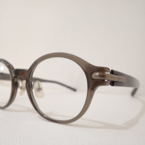 フォーナインズ「NPM-88」眼鏡だけで使うのは勿体ない？クリップオンでスタイルチェンジ。-999.9 