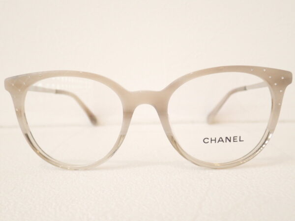 CHANEL 眼鏡用フレーム新作 テンプルCHANELロゴパール付ピンクの入荷予定はありますでしょうか