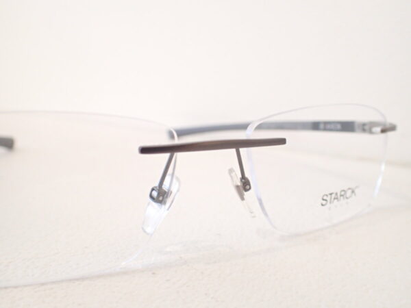 高機能・シャープなデザイン性のメガネです｜STARK EYES(スタルク