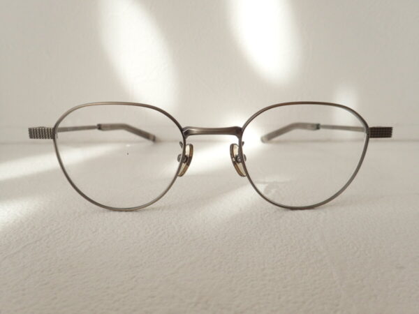 スッキリとした知的な眼鏡フレームです。｜999.9（フォーナインズ）「S
