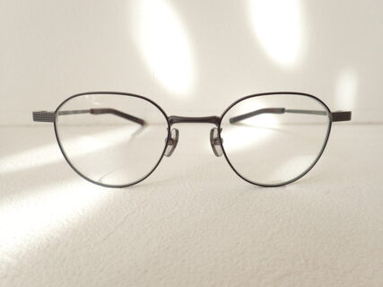 スッキリとした知的な眼鏡フレームです。｜999.9（フォーナインズ）「S-691T」