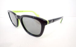 MONCLER(モンクレール）のイエローグリーン＆ブラックカラーのサングラス｜「ML0118」
