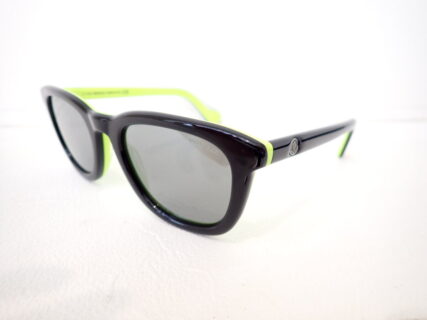 MONCLER(モンクレール）のイエローグリーン＆ブラックカラーのサングラス｜「ML0118」