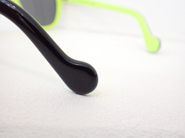 MONCLER(モンクレール）のイエローグリーン＆ブラックカラーのサングラス｜「ML0118」-MONCLER 